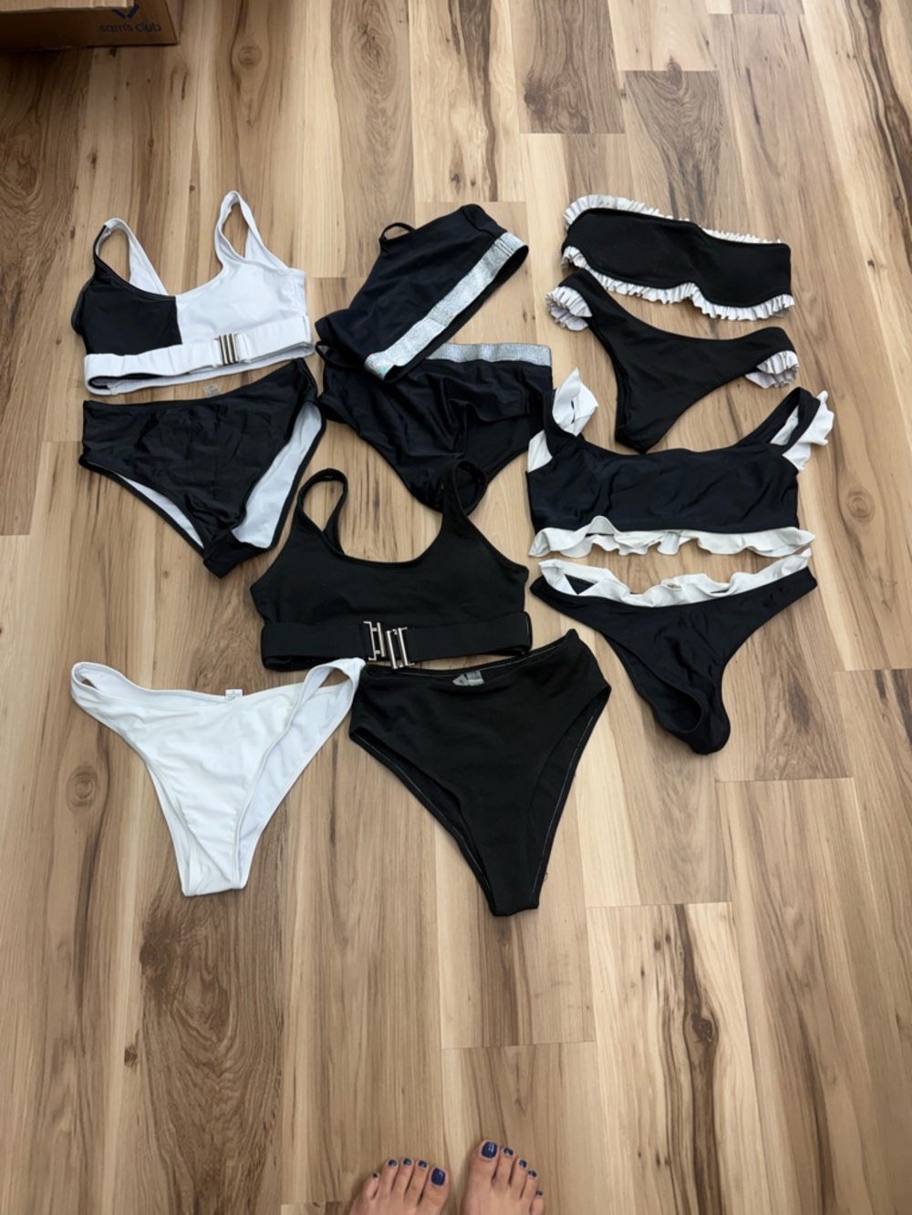 Black & White Women’s Bikini Lot C3 - Picture 2 of 8